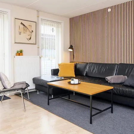 4 Star In Romo-by Traum *