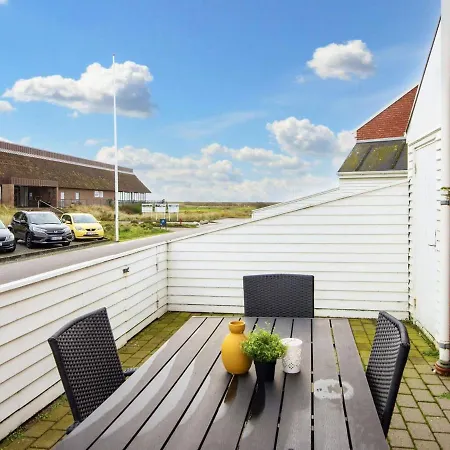 4 Star In Romo-by Traum