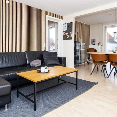 4 Star In Romo-by Traum