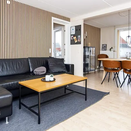4 Star In Romo-by Traum