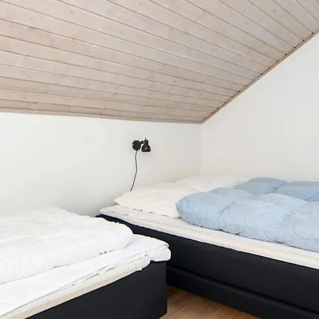 4 Star In Romo-by Traum